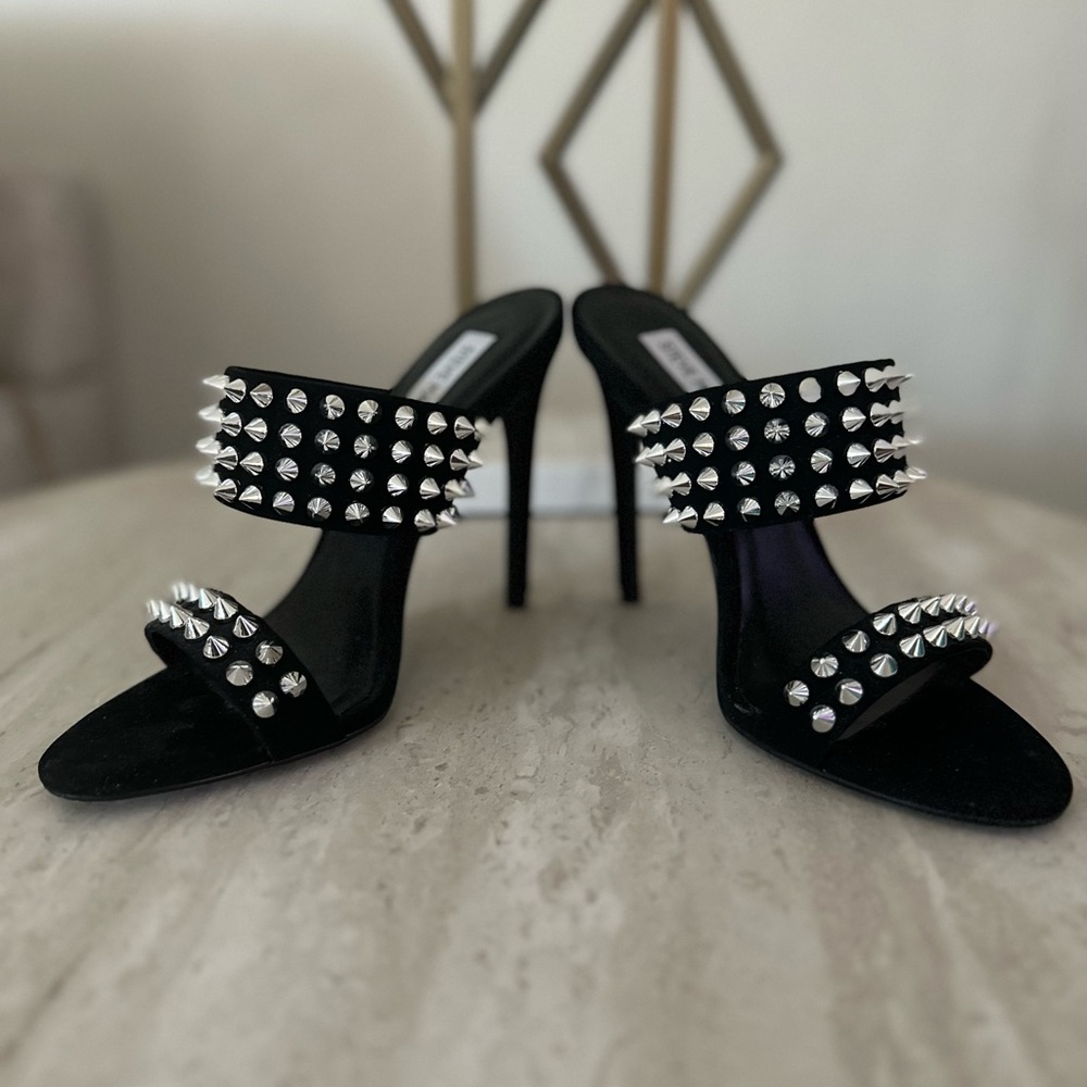 New never worn! Steve Madden 4” stiletto heels with silver studs. No box :(